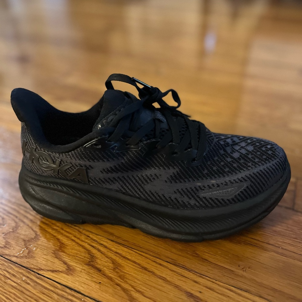 *New* Hoka Clifton 9 with original box
Size Men’s 7, 2EWide